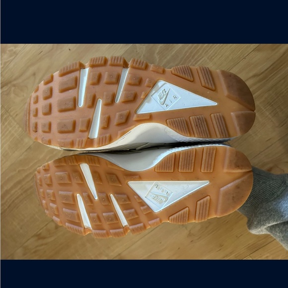 Nike Sneakers Tan Women’s Size 7 - Picture 3 of 4